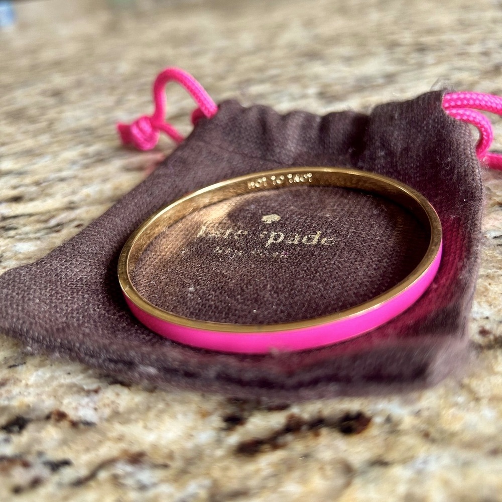 Kate Spade ♠️ New York Gold-Tone Fluorescent Pink "Hot to Trot" Idiom Bangle